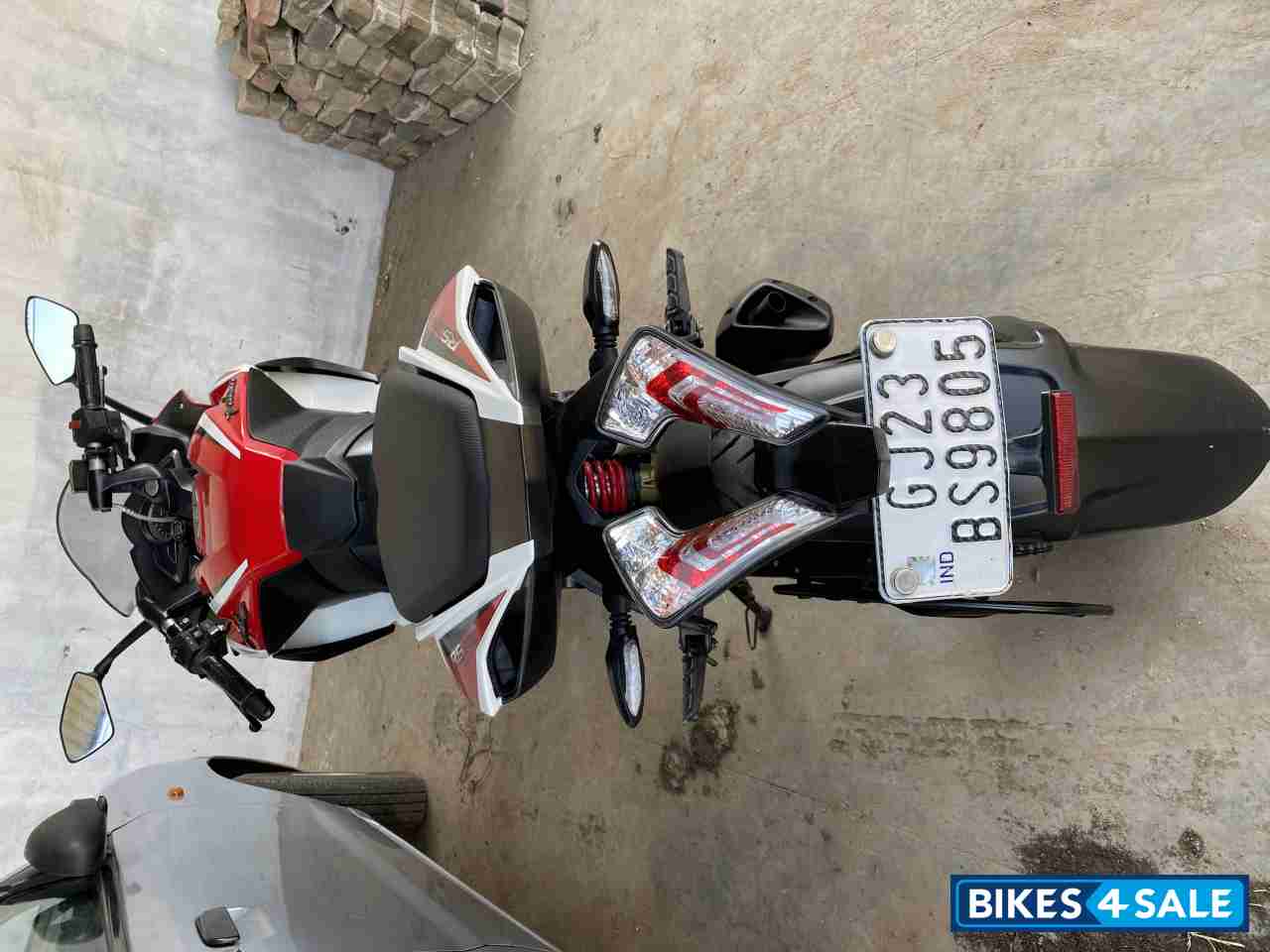 Bajaj Pulsar RS 200 ABS