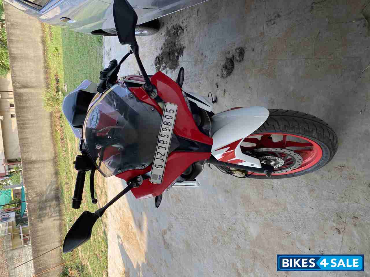 Bajaj Pulsar RS 200 ABS