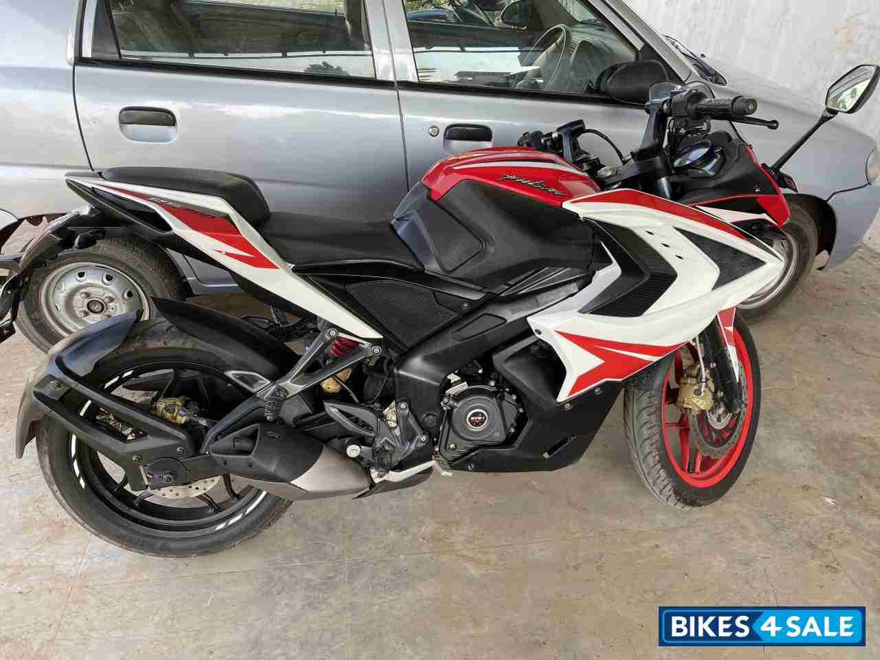 Bajaj Pulsar RS 200 ABS