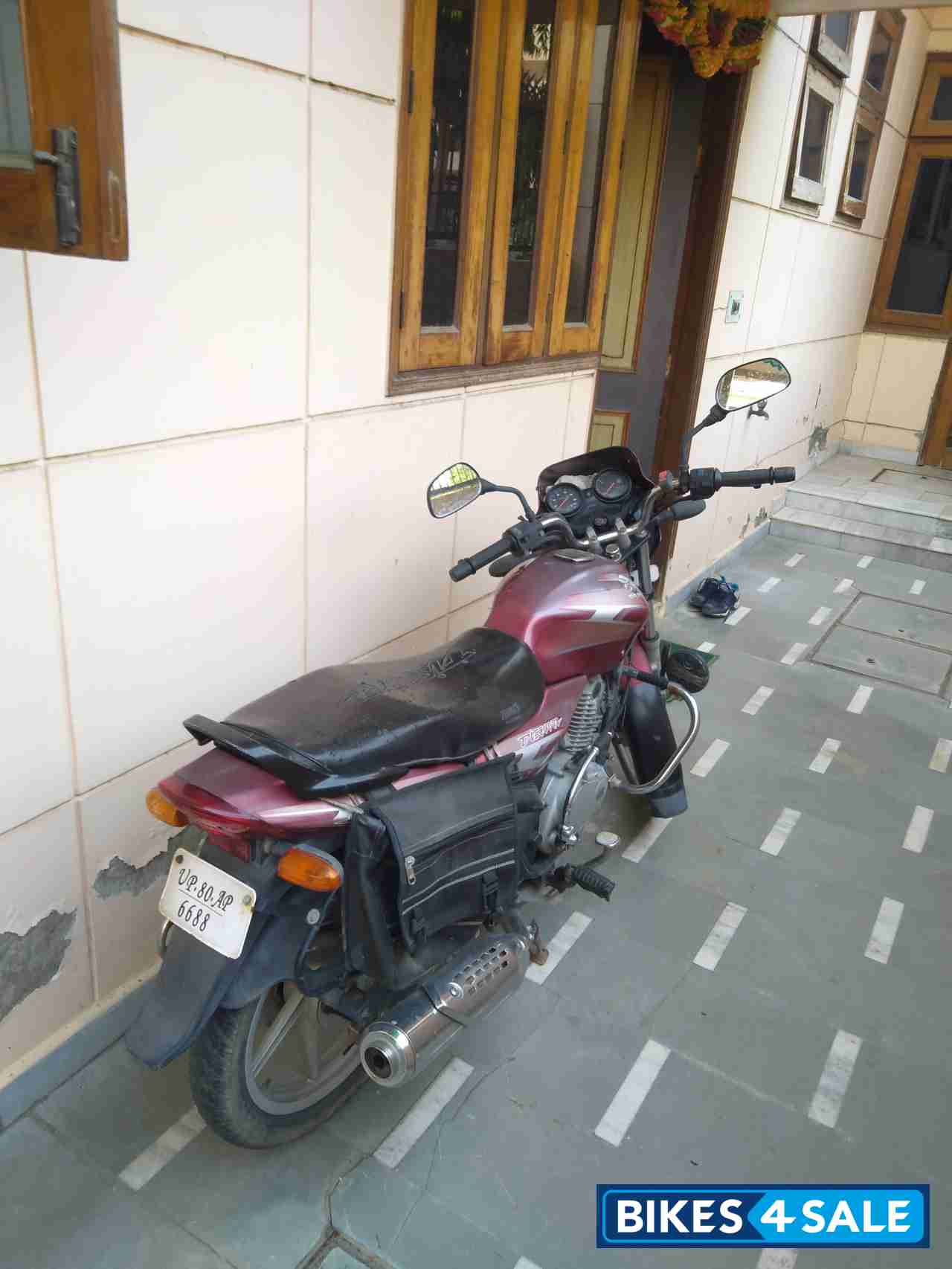Red Bajaj Discover DTSi 125