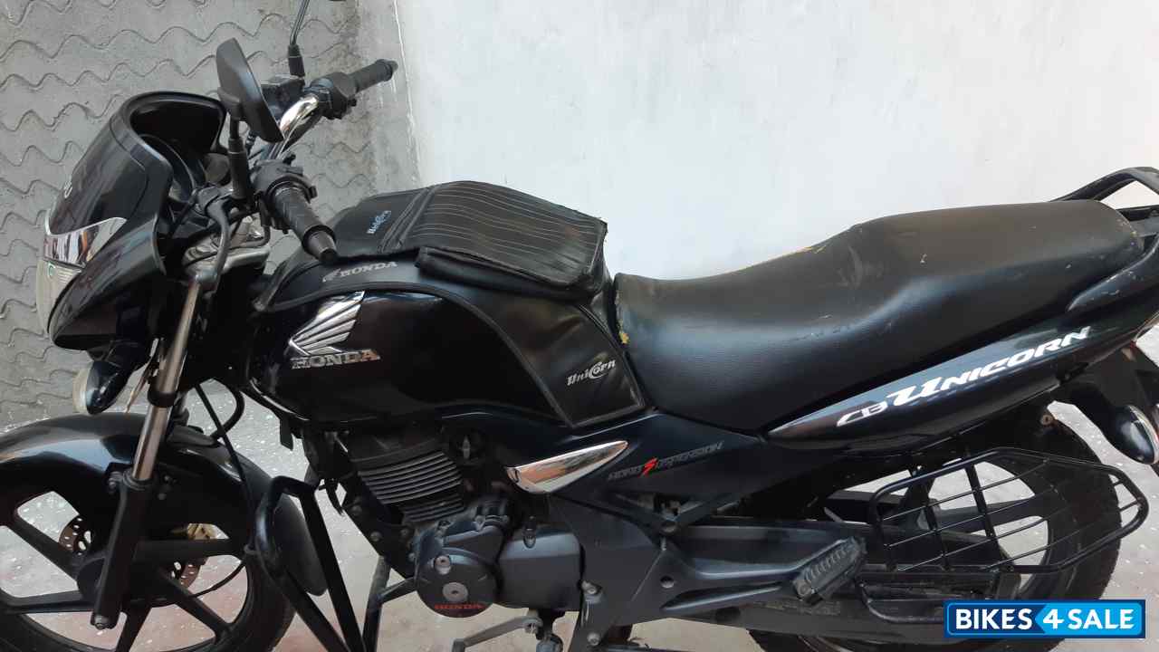 Black Honda CB Unicorn