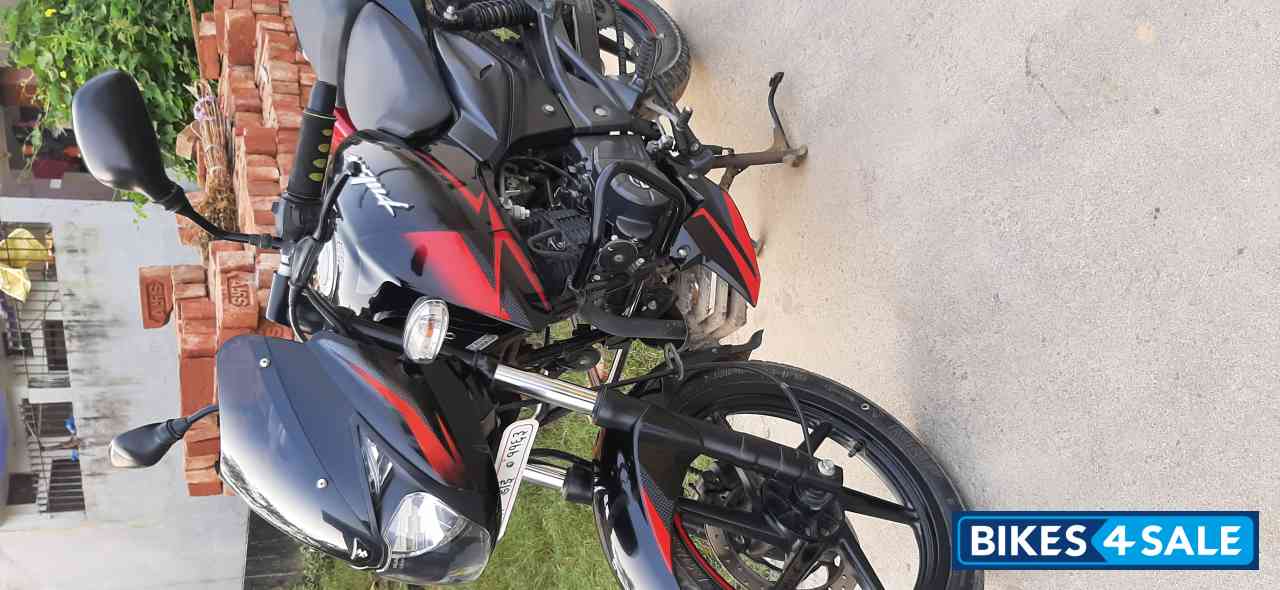Black Bajaj Pulsar 150 Twin Disc