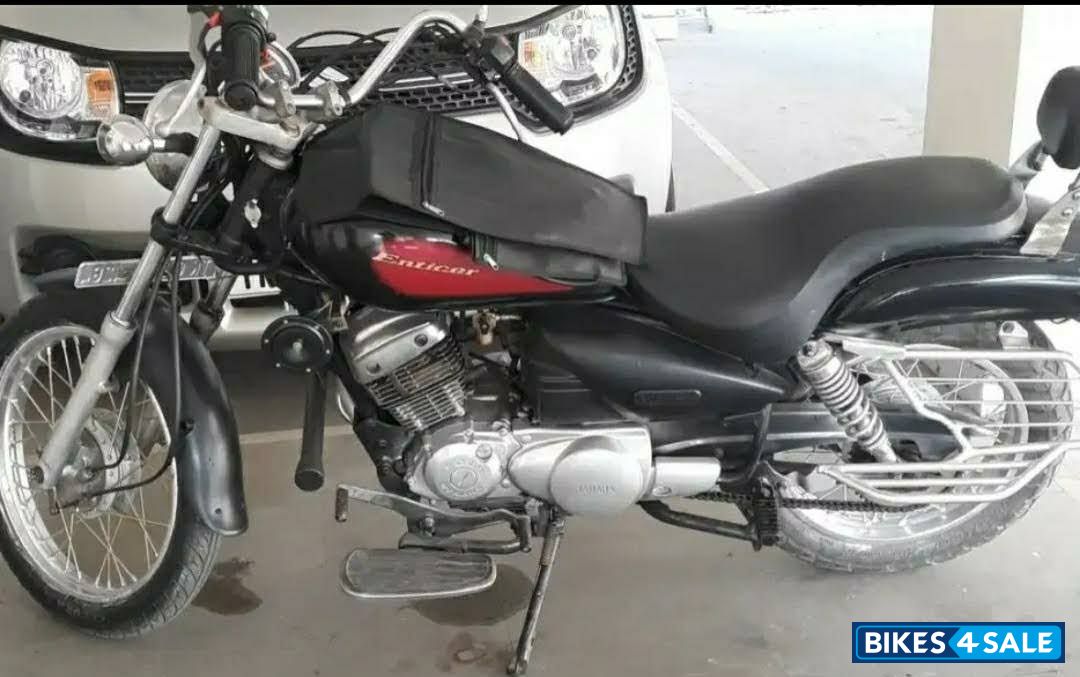 Black Yamaha Enticer