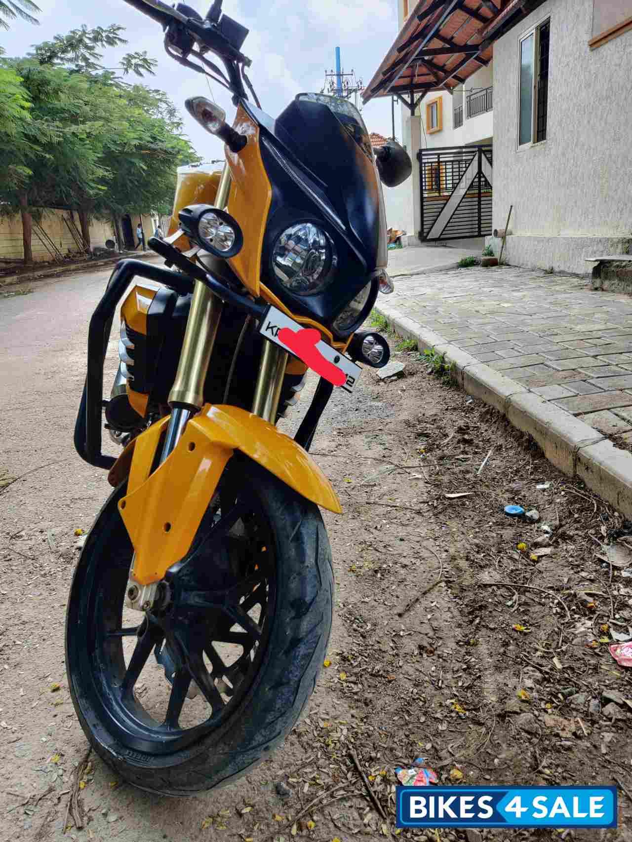 Mahindra Mojo