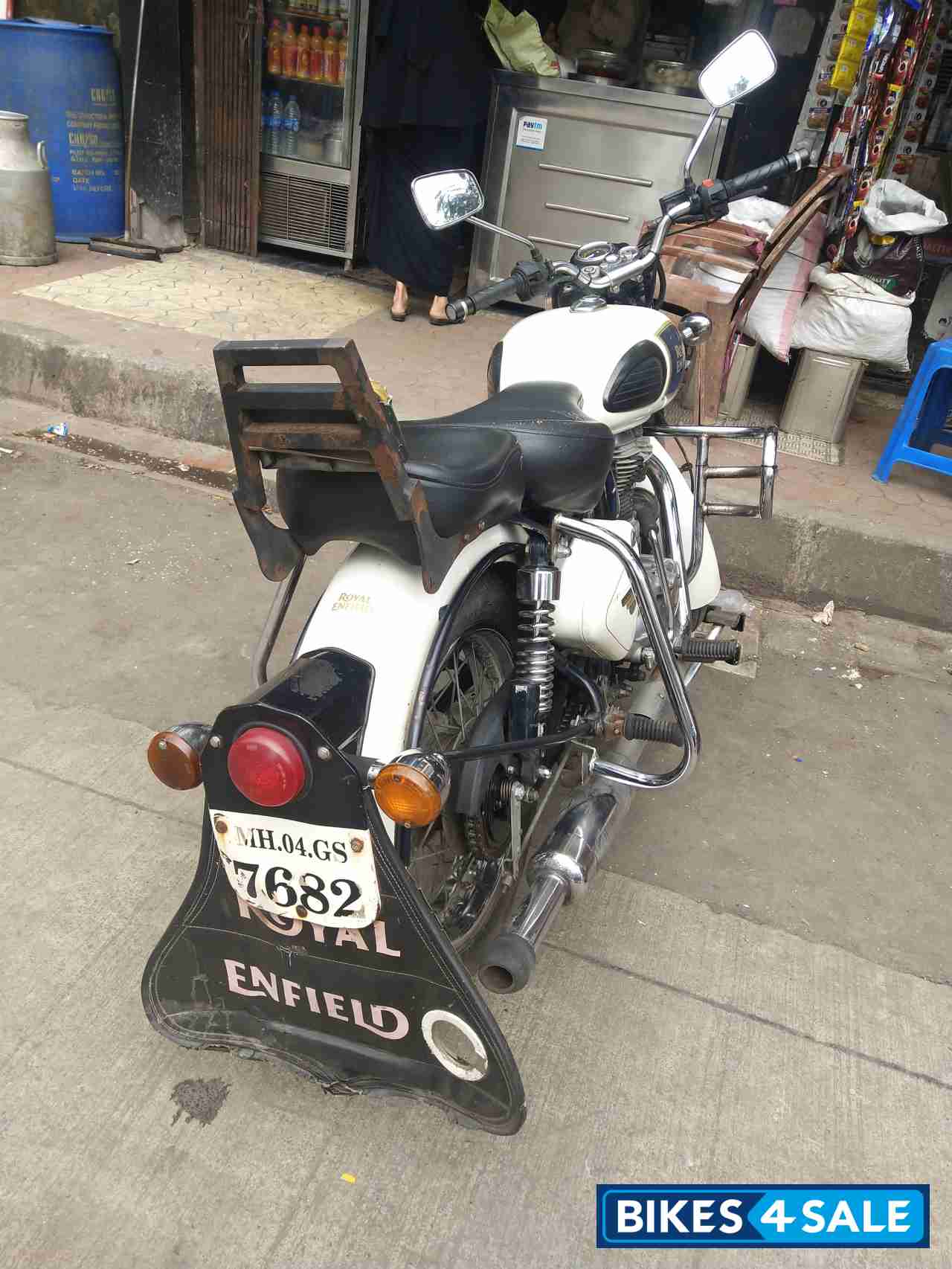 White Royal Enfield Classic 350