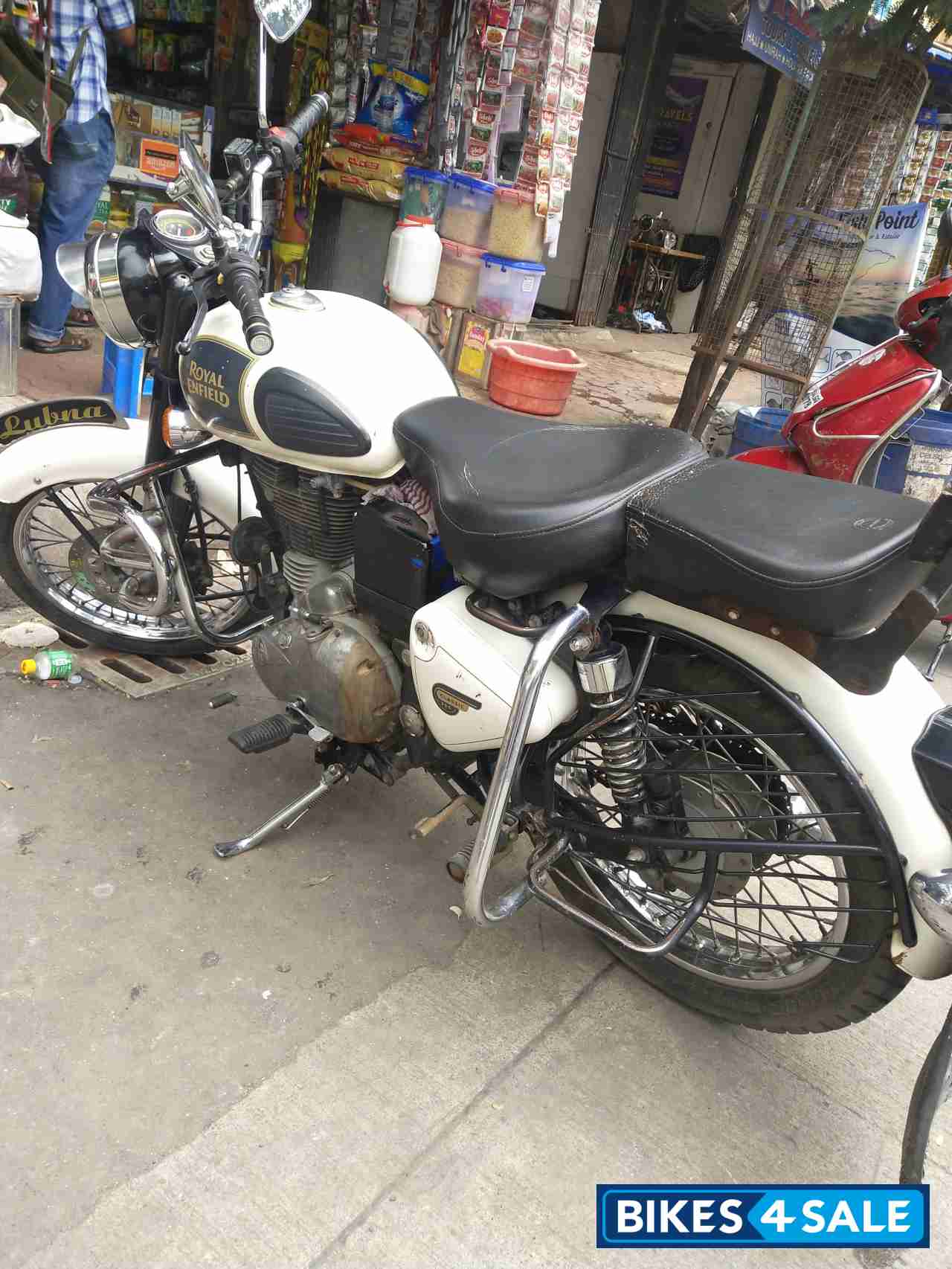 White Royal Enfield Classic 350