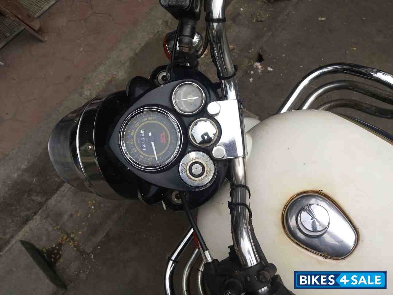 White Royal Enfield Classic 350