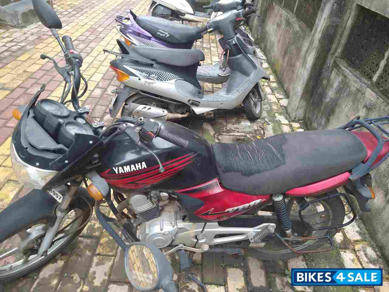 Black Red Yamaha YBR 110