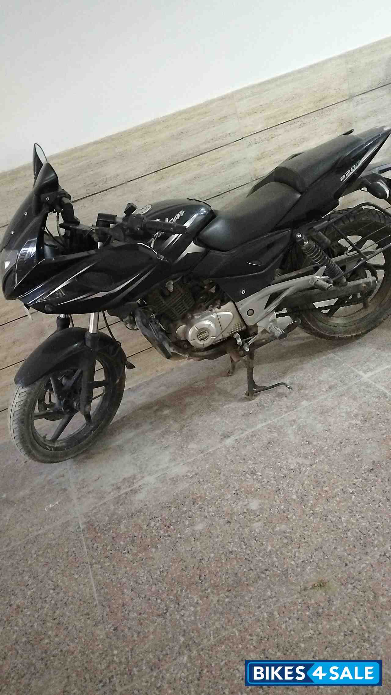 Bajaj Pulsar 220F