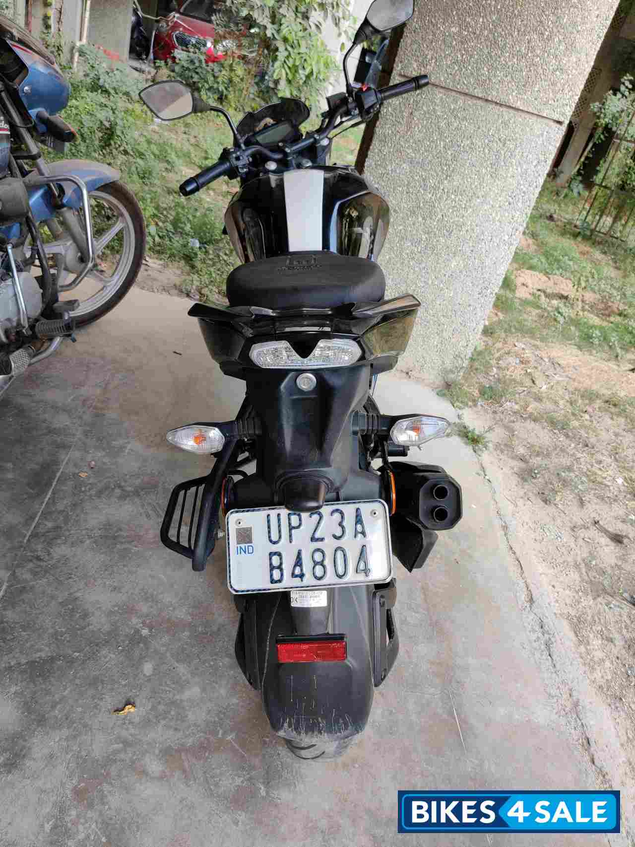 Black TVS Apache RTR 160 4V