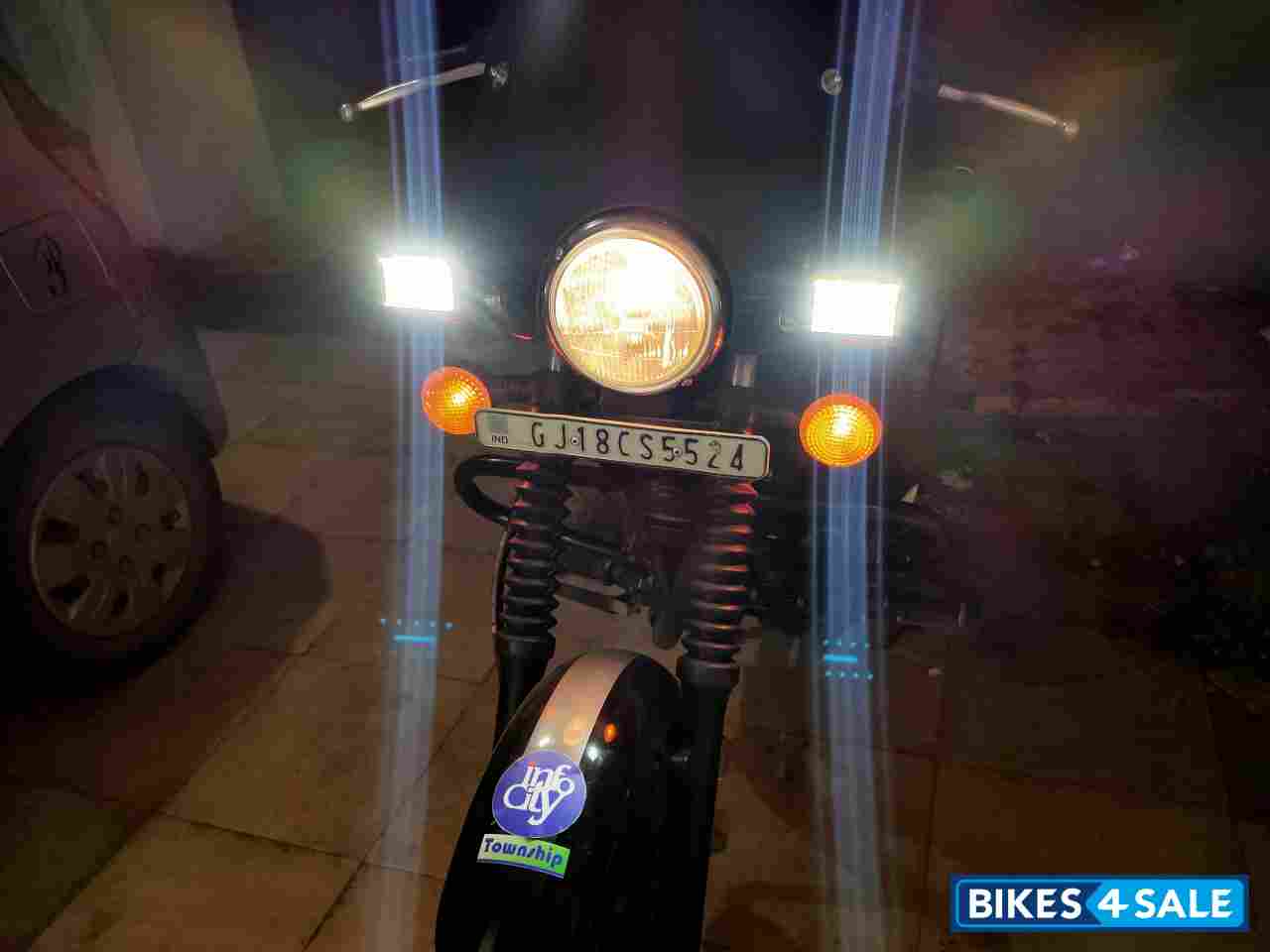 Blue Bajaj Avenger Street 150