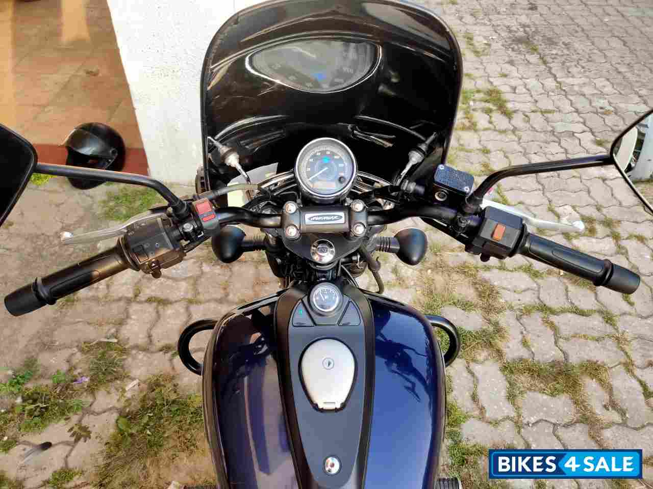 Blue Bajaj Avenger Street 150