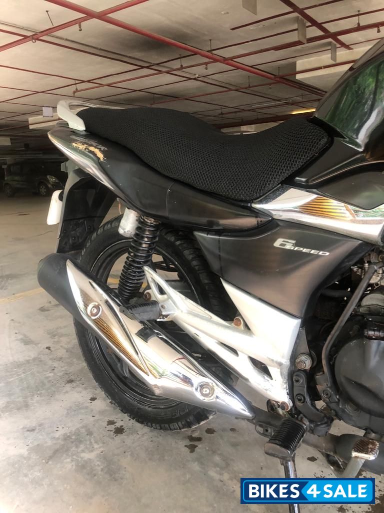 Black Suzuki GS 150R Black Suzuki GS 150R