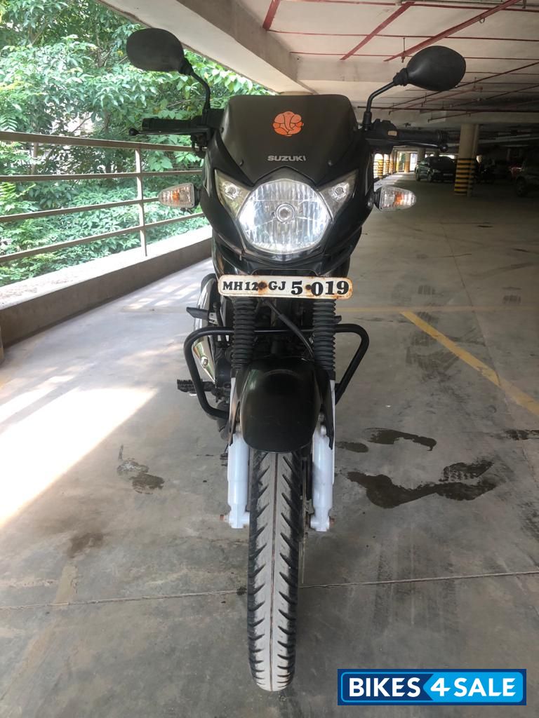 Black Suzuki GS 150R Black Suzuki GS 150R