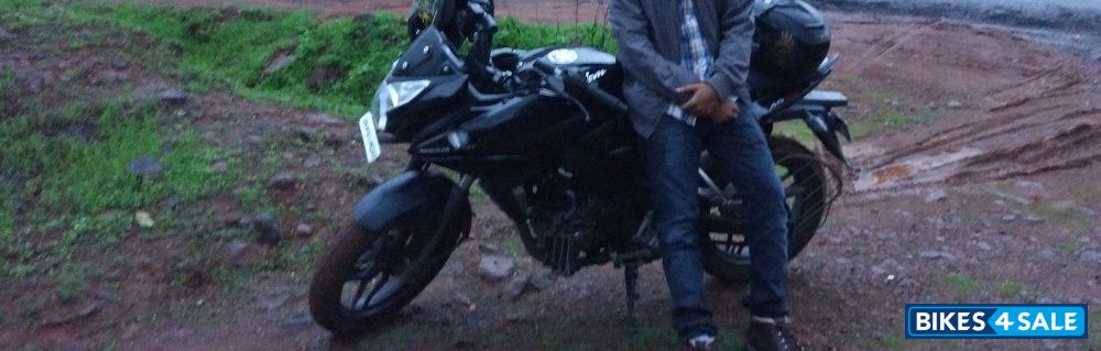 Black Bajaj Pulsar AS 200