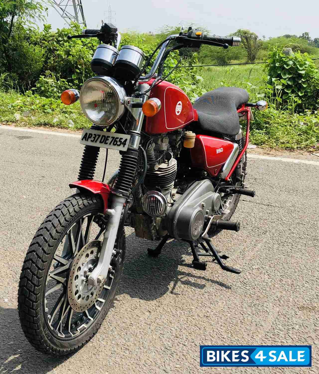 Red Royal Enfield Thunderbird 350 Red Royal Enfield Thunderbird 350