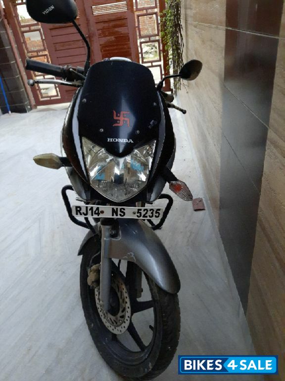 Grey Honda CBF Stunner