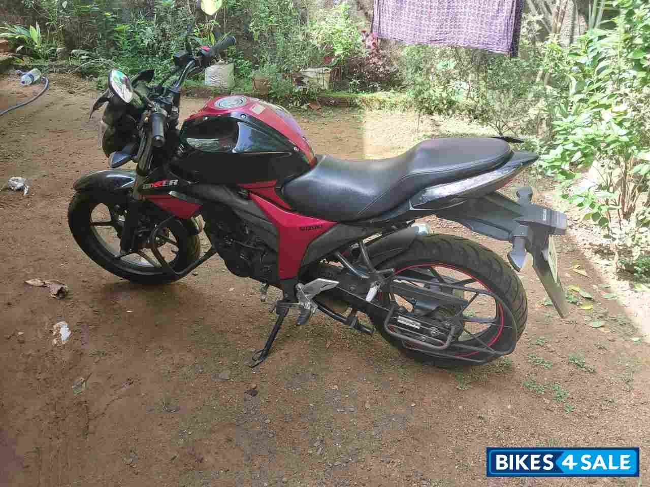 Red And Black Suzuki Gixxer 150
