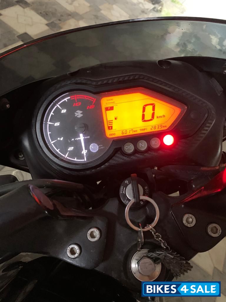 Bajaj Pulsar 150 Neon