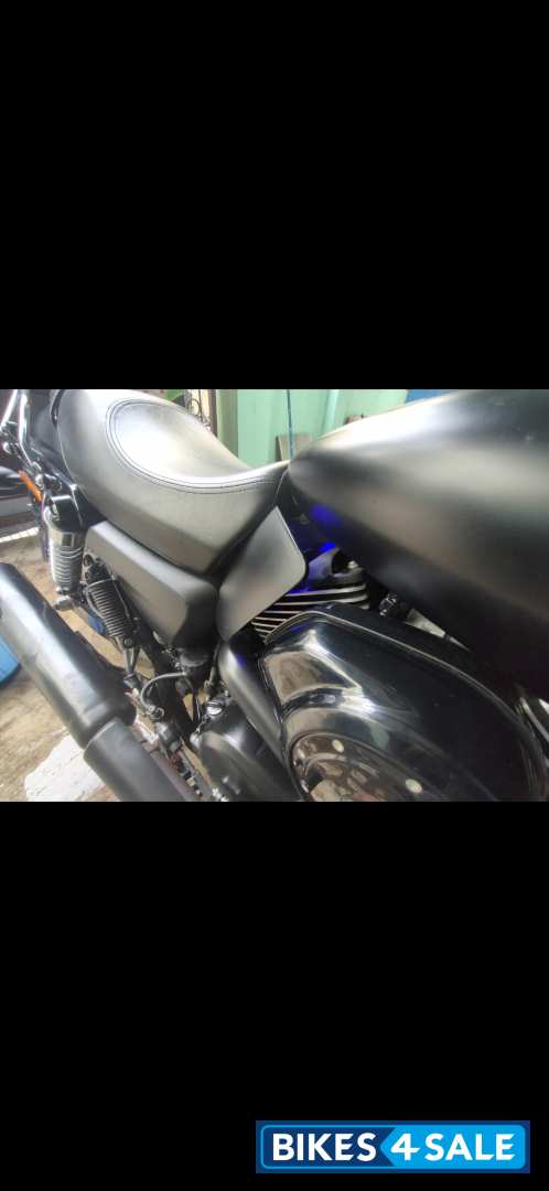 Black Harley Davidson Street 750