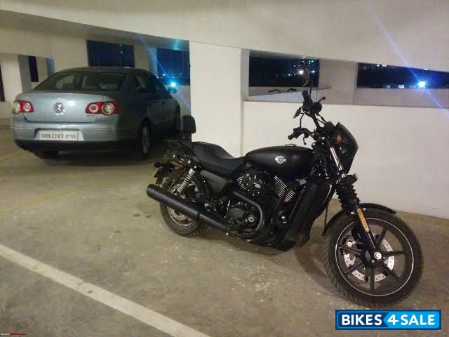 Black Harley Davidson Street 750