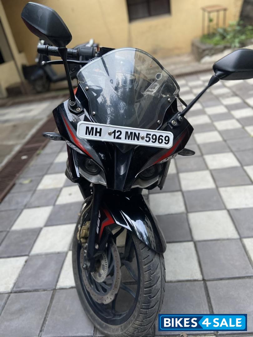 Bajaj Pulsar RS 200 ABS