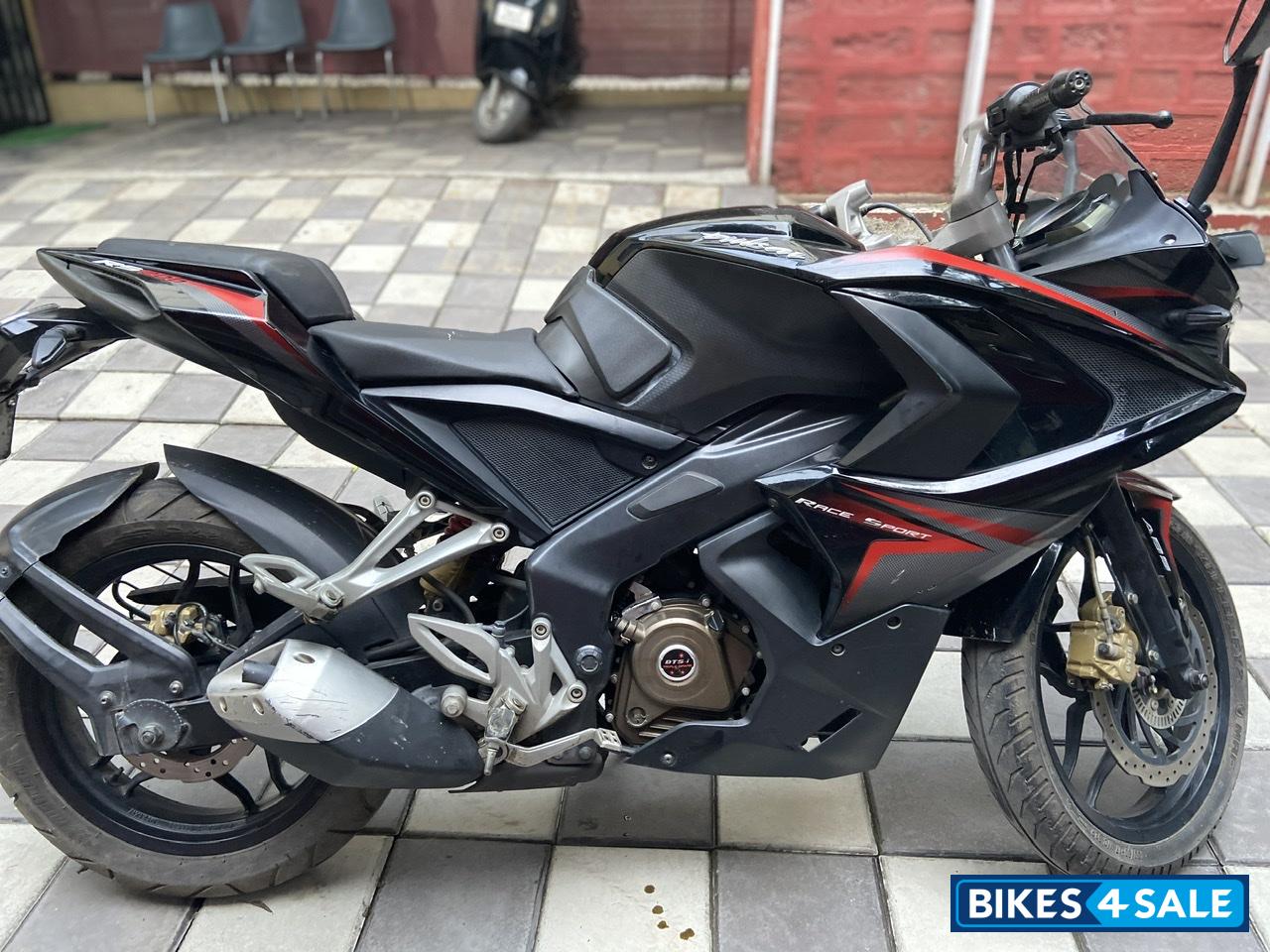 Bajaj Pulsar RS 200 ABS