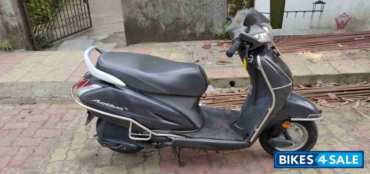 Gray Honda Activa 4G