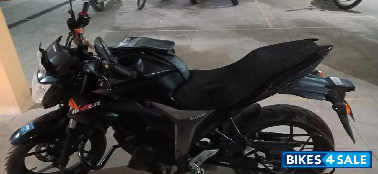 Black Suzuki Gixxer 150