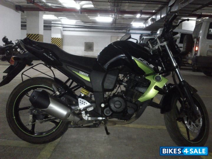 Black Green Yamaha FZ-S