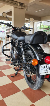Stealth Black Royal Enfield Classic Stealth Black