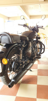 Stealth Black Royal Enfield Classic Stealth Black