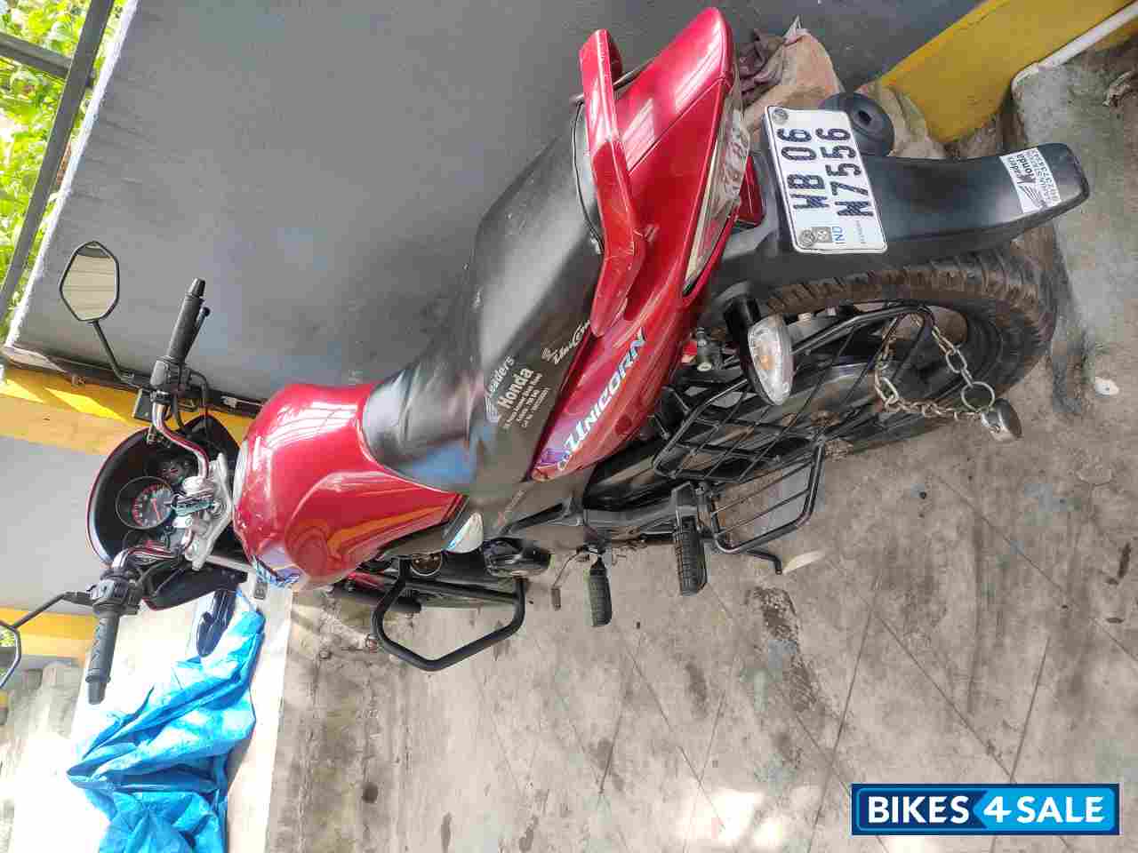 Maroon Honda CB Unicorn Maroon Honda CB Unicorn