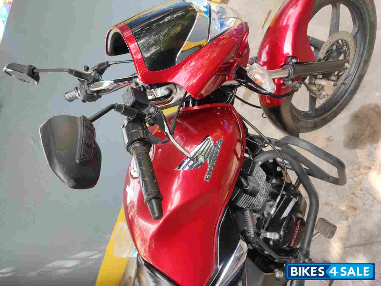 Maroon Honda CB Unicorn Maroon Honda CB Unicorn