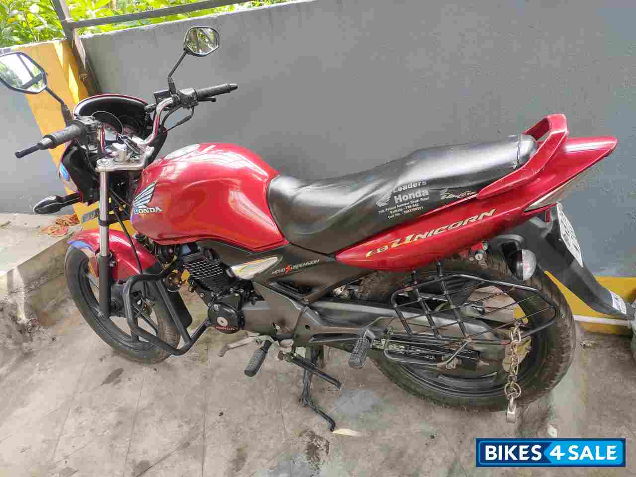 Maroon Honda CB Unicorn Maroon Honda CB Unicorn