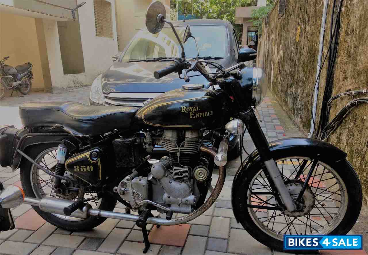 Black Royal Enfield Bullet Standard 350