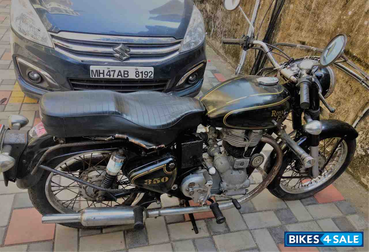 Black Royal Enfield Bullet Standard 350