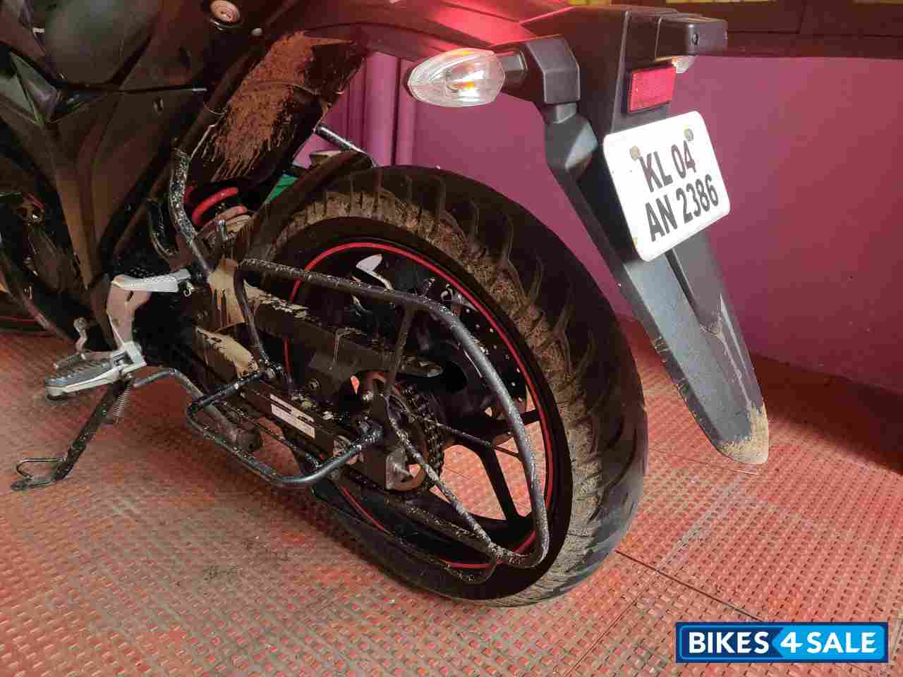 Black Suzuki Gixxer SF Fi