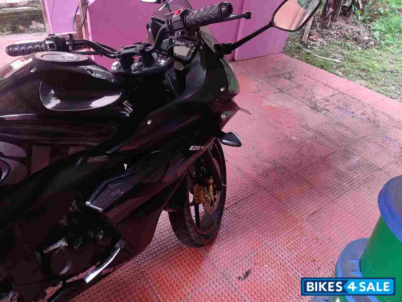 Black Suzuki Gixxer SF Fi