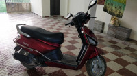 Red Mahindra Gusto