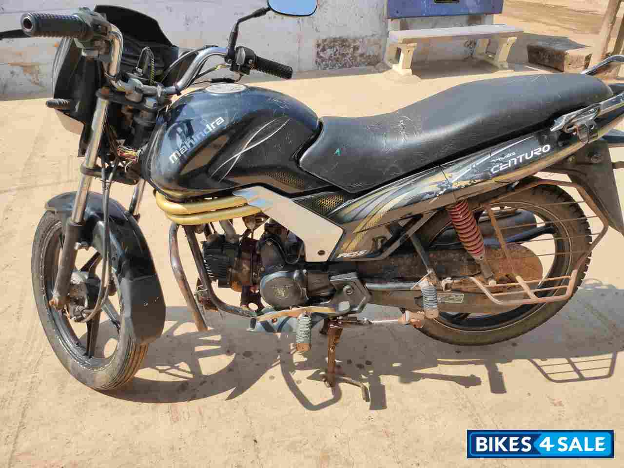 Black Mahindra Centuro