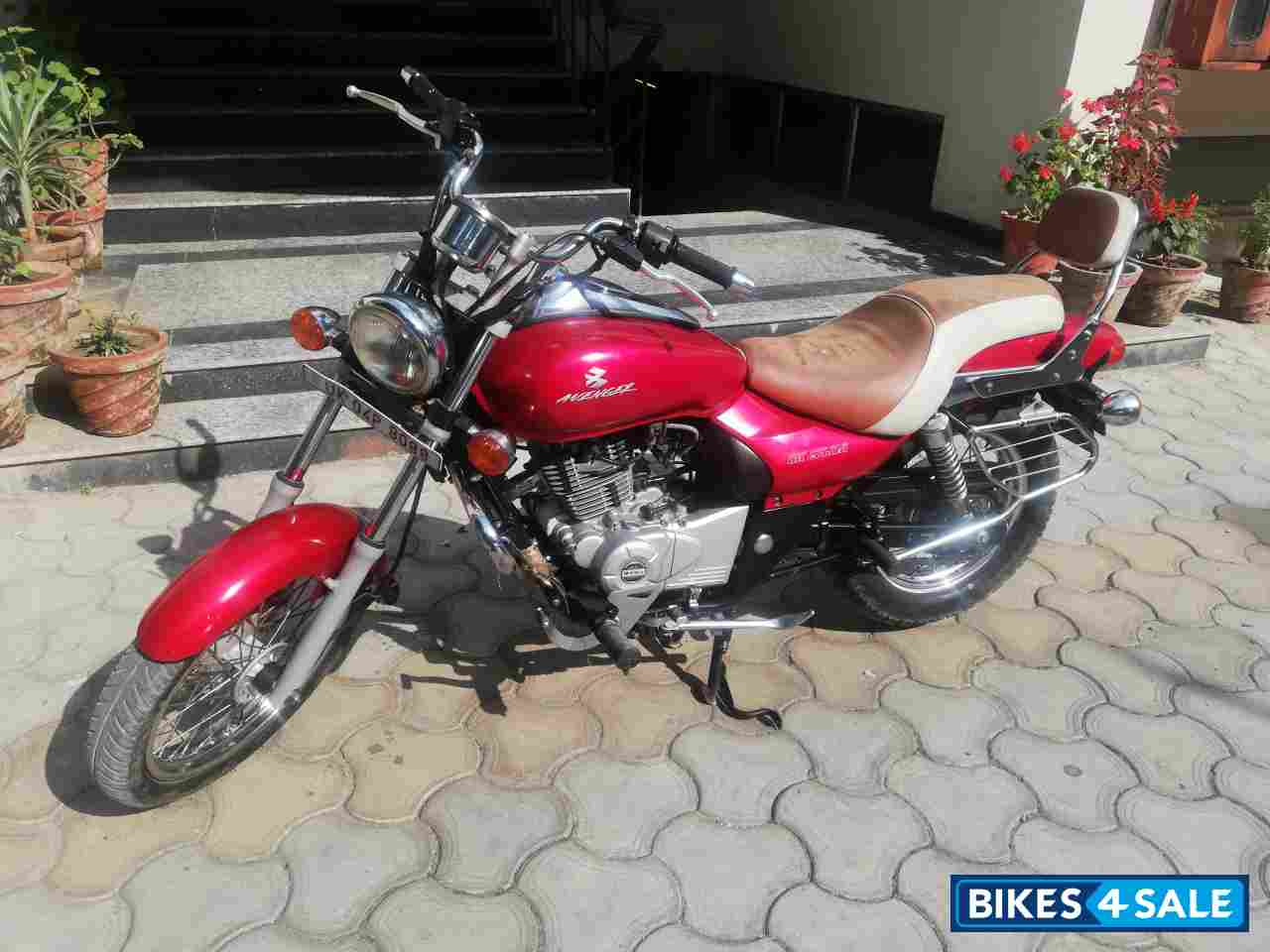 Bajaj Avenger 220 DTS-i