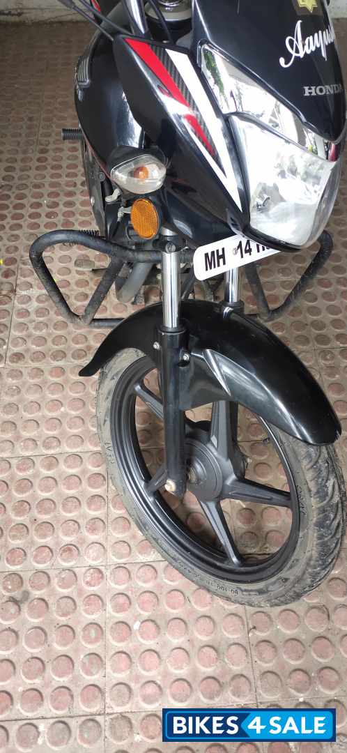 Black Honda CB Shine