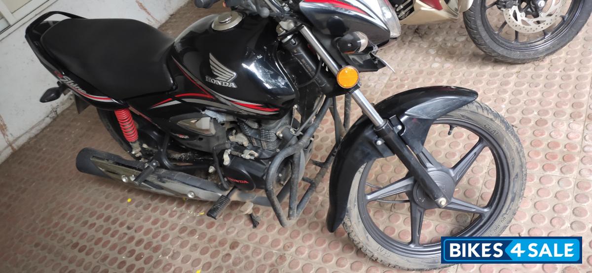 Black Honda CB Shine