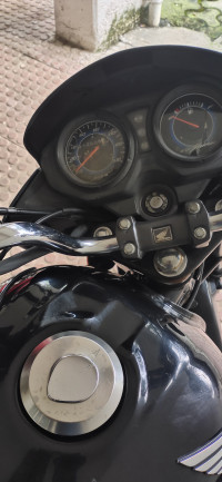 Black Honda CB Shine