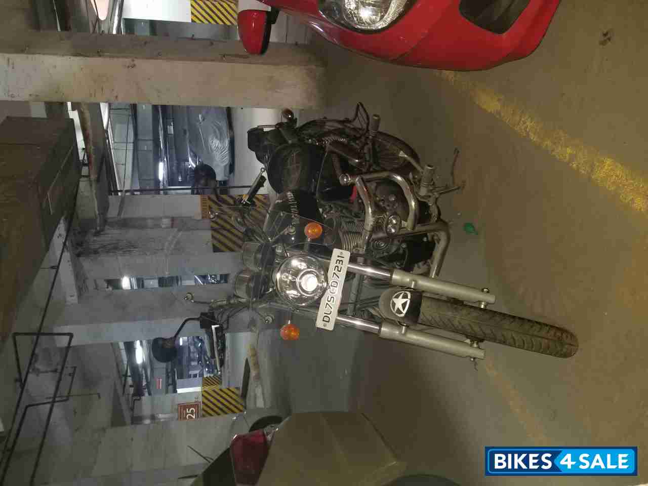 Black Royal Enfield Thunderbird 500