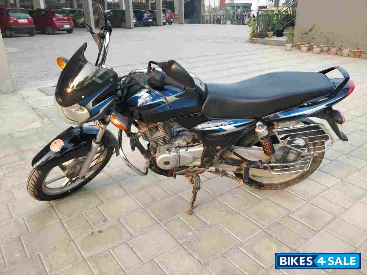 Black And Blue Bajaj Discover DTSi 125