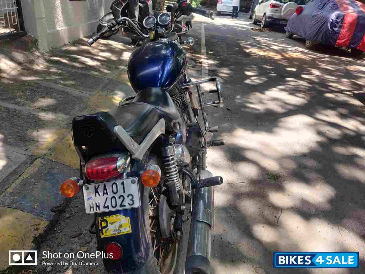 Blue Royal Enfield Thunderbird 350 Blue Royal Enfield Thunderbird 350