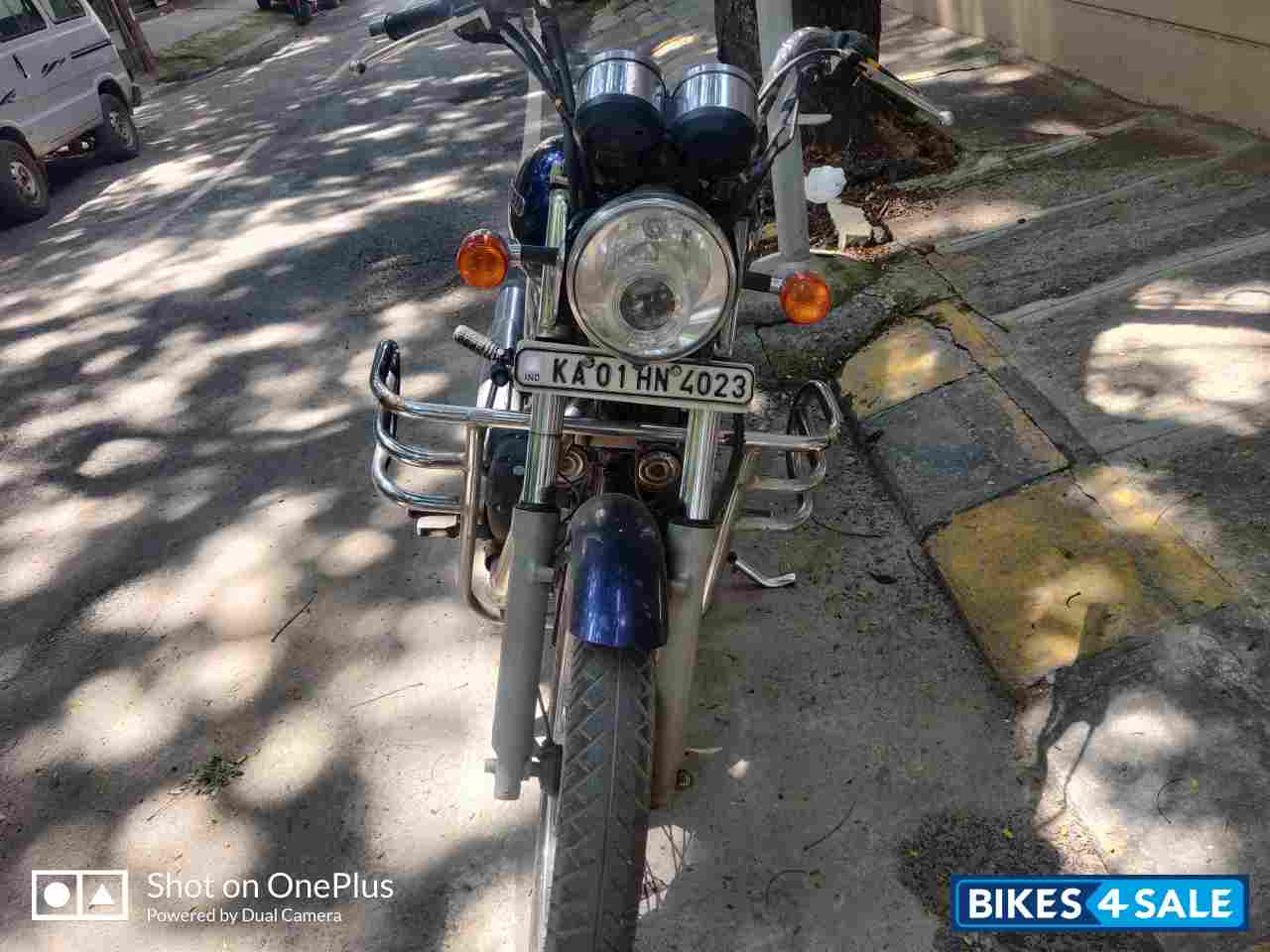 Blue Royal Enfield Thunderbird 350 Blue Royal Enfield Thunderbird 350