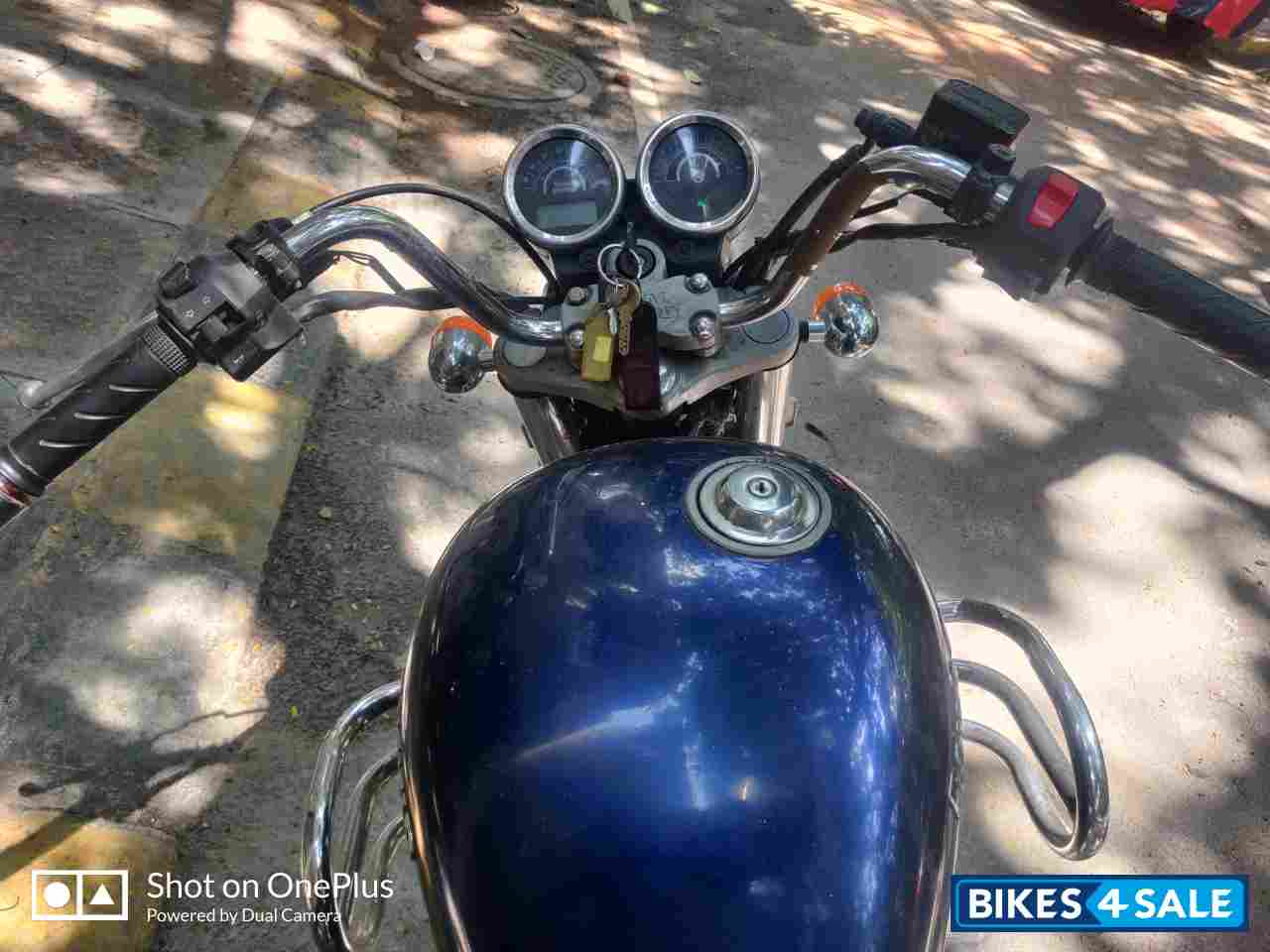 Blue Royal Enfield Thunderbird 350 Blue Royal Enfield Thunderbird 350